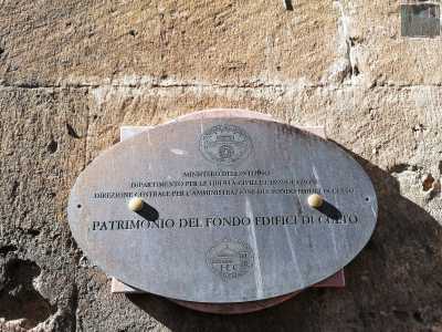 Il problema principale � che la chiesa non � di propriet� della Curia ma dello Stato: fa infatti parte del Fondo edifici di Culto. E il Fondo ha una lunga lista di attesa per i finanziamenti da concedere a questo tipo di beni 